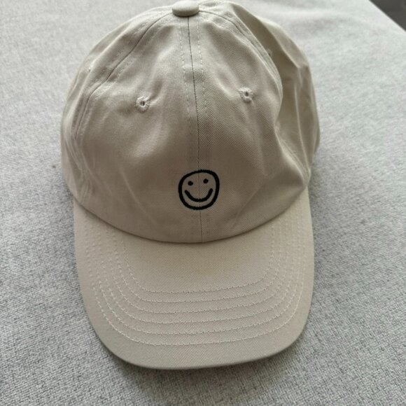 Things Between Cap - Picture 1 of 3